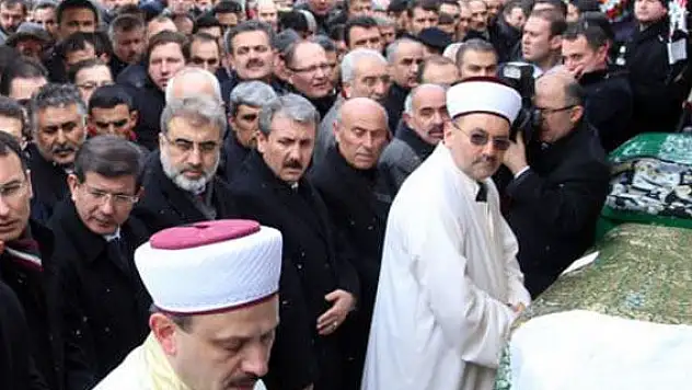 Başbakan Davutoğlu Fidan Yazıoğlu'nun cenazesine katıldı