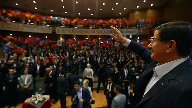 Başbakan Davutoğlu Kahramanmaraş'ta gençlerle buluştu