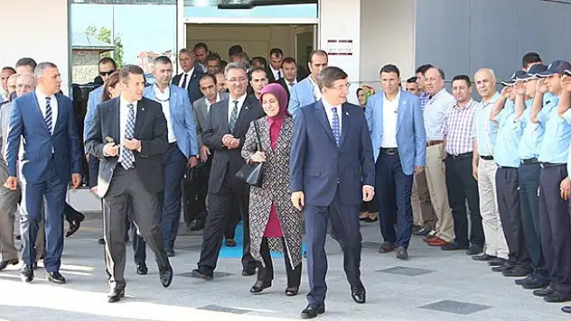 Başbakan Davutoğlu Karatay Belediyesini Ziyaret Etti