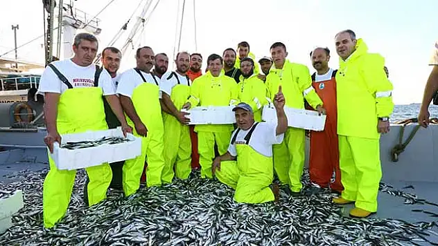 Başbakan Davutoğlu'nun çektiği ağdan 80 kasa istavrit çıktı