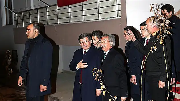 Başbakan Davutoğlu şehit ailelerini ziyaret etti