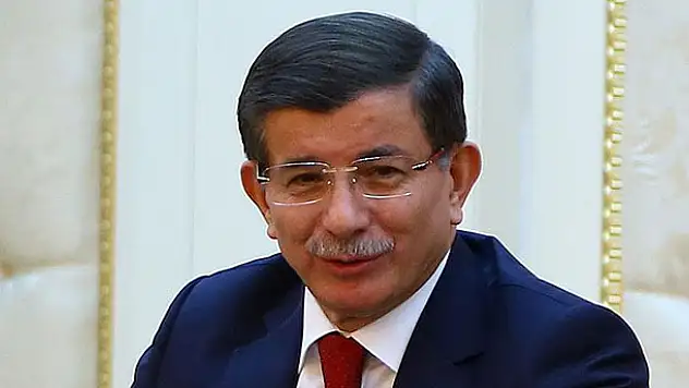 Başbakan Davutoğlu: Suni gündemlerle vakit kaybetmeyeceğiz