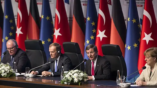 Başbakan Davutoğlu: Vize muafiyeti hayati bir konudur