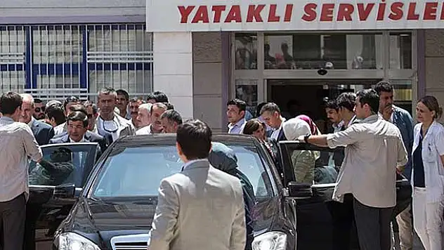 Başbakan Davutoğlu yaralıları ziyaret etti