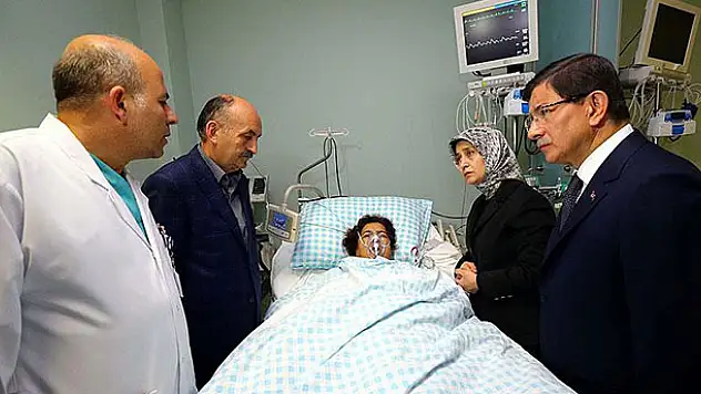 Başbakan Davutoğlu yaralıları ziyaret etti