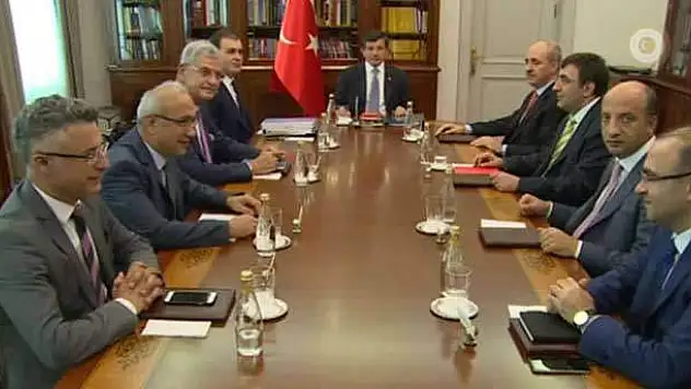 Başbakan koalisyon heyetiyle görüştü