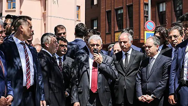Başbakan polislere telsizden seslendi