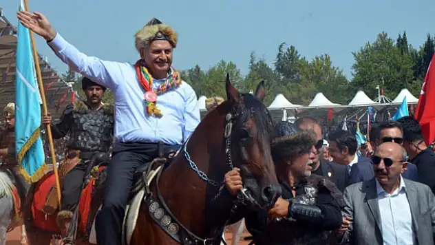 Başbakan Yıldırım Ata Bindi