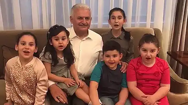 Başbakan Yıldırım, torunlarıyla birlikte referandum sonuçlarını takip etti