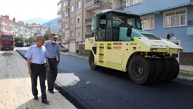 Başkan Akkaya asfaltlama çalışmalarını inceledi
