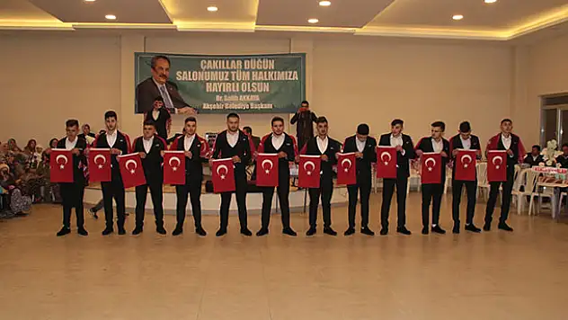 Başkan Akkaya askere gidecek gençlerin eğlencesine katıldı