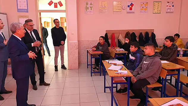 Başkan Akkaya depremzede öğrencilerle buluştu
