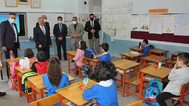 Başkan Akkaya dikiş nakış kursiyerleriyle bir araya geldi
