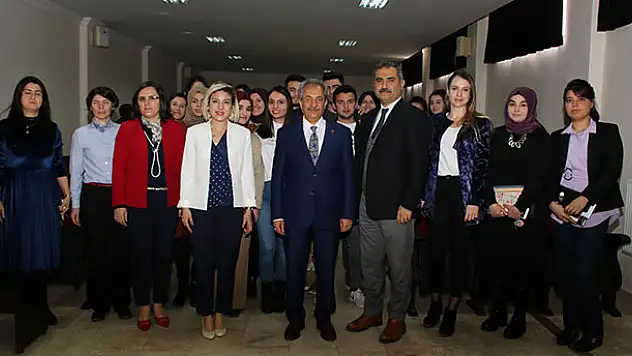 Başkan Akkaya geleceğin sağlıkçılarıyla buluştu