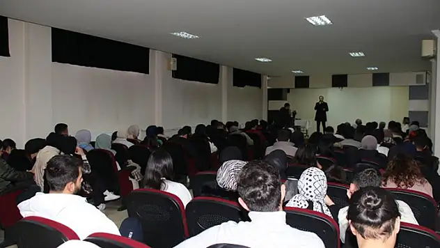 Başkan Akkaya öğrencileri İndirim Kart konusunda bilgilendirdi
