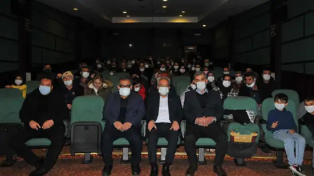 Başkan Akkaya, şehit aileleri ve gazilerle 'İyi Ki Varsın Eren' filmini izledi
