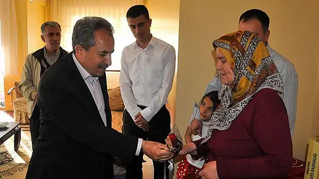 Başkan Akkaya Şehit Annelerini Unutmadı