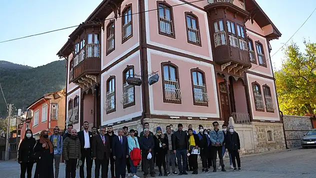 Başkan Akkaya üniversiteli gençlerle buluştu
