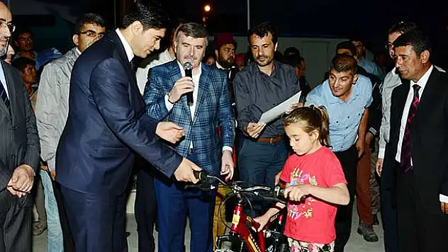 Başkan Akyürek, Çeltik iftarında çocukları sevindirdi