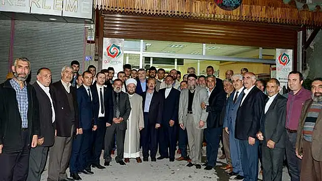 Başkan Akyürek, Gül Gençlik Derneğini Ziyaret Etti