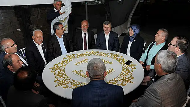 Başkan Akyürek, KİMSEV ve Meram Muhtarlar Derneği iftarına katıldı
