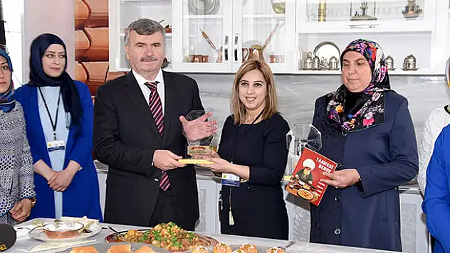 Başkan Akyürek KOMEK Mutfağı'na Konuk Oldu