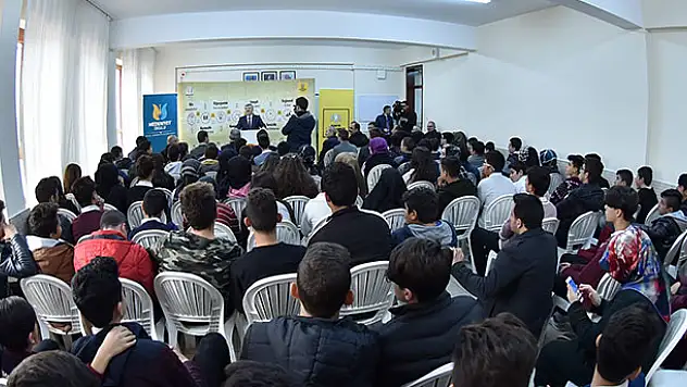 Başkan Akyürek, lise öğrencileriyle bir araya geldi 