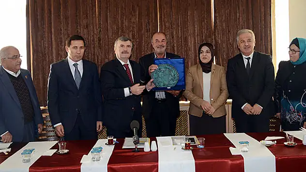 Başkan Akyürek, muhtarlarla 'Meram'ı konuştu
