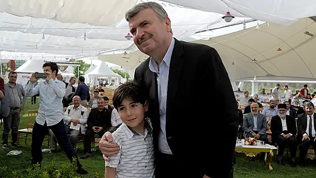 Başkan Akyürek: 'Ne mutlu yetimlere ve öksüzlere sahip çıkanlara'
