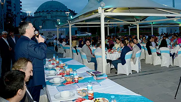Başkan Akyürek, öğrencilerle iftarda buluştu