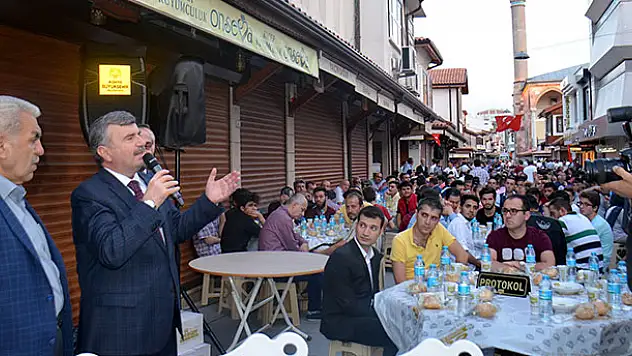 Başkan Akyürek Tarihi Bedesten Esnafı İle İftarda Buluştu