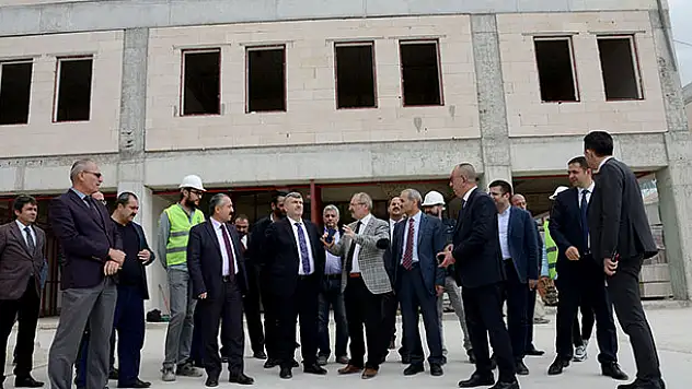 Başkan Akyürek Tarihi Osmanlı Buğday Pazarı inşaatını inceledi