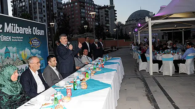 Başkan Akyürek'ten meclis üyelerine iftar