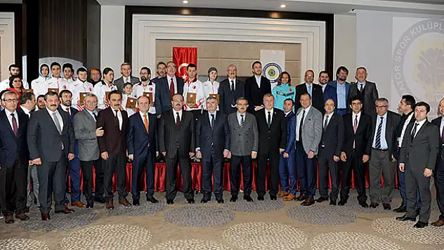 Başkan Akyürek 'Yılın Enleri' Ödül Törenine Katıldı