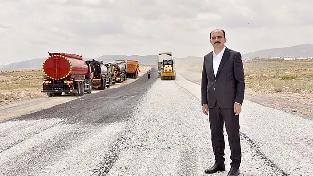 Başkan Altay: 2022'de ilçelerdeki yollara 900 milyon lira yatırım yapıyoruz
