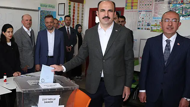 Başkan Altay, 31 Mart Mahalli İdareler Genel Seçimleri için oyunu kullandı 