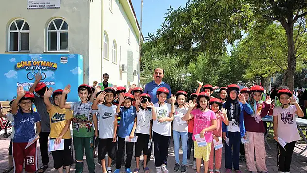 Başkan Altay 40 gün sabah namazına camiye giden çocuklara bisikletlerini hediye etti
