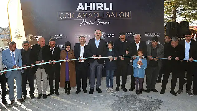 Başkan Altay, Ahırlı ve Yalıhüyük ilçelerini ziyaret etti, Ahırlı Çok Amaçlı Salonun açılışını yaptı 