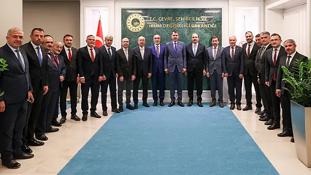 Başkan Altay, Ak Parti İl Başkanı Angı ve İlçe Belediye Başkanları Bakan Kurum'u ziyaret etti