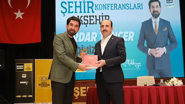 Başkan Altay, Akşehir'de düzenlenen Şehir Konferansları'na katıldı 