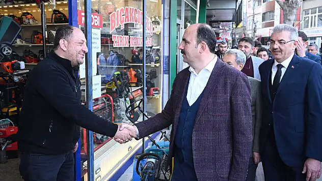Başkan Altay, Akşehir'de esnafla ve gençlerle buluştu