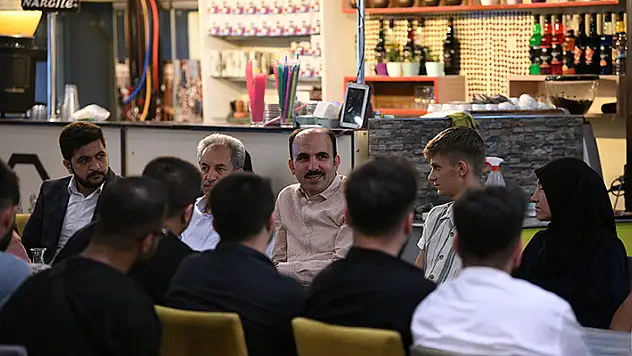 Başkan Altay Akşehir'de çocuklar ve gençlerle buluştu
