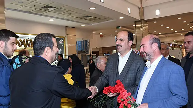 Başkan Altay, alışveriş merkezlerinde vatandaşlarla buluştu
