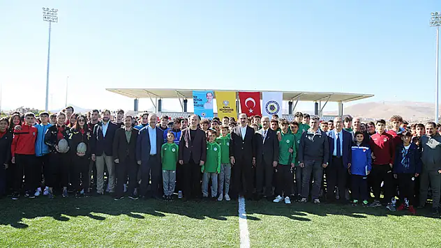 Başkan Altay amatör spor kulüplerine 6,5 milyon liralık malzeme desteğinde bulundu
