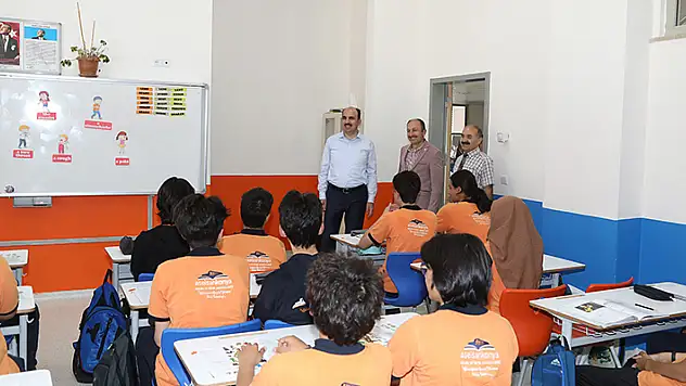 Başkan Altay Aselsan Mesleki ve Teknik Anadolu Lisesinde öğrencilerle buluştu
