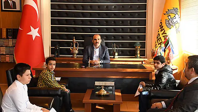 Başkan Altay askerlere mektup yazan öğrencilerle buluştu