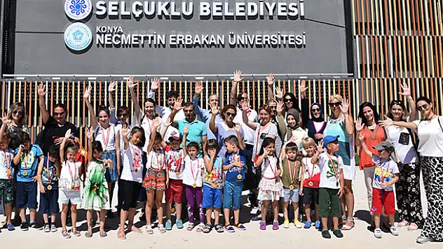 Başkan Altay Balıkesirli öğrencileri ağırladı
