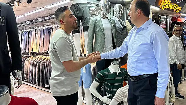 Başkan Altay bayram alışverişine çıkan Konyalıları ziyaret etti