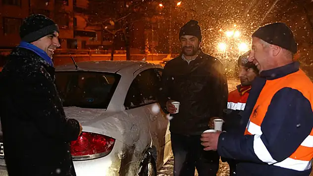 Başkan Altay, belediye ekipleriyle kar nöbetinde