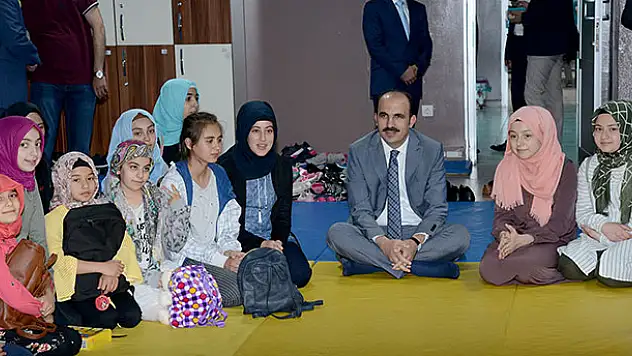 Başkan Altay Bilgehanede Yaz Okulunun İlk Dersine Katıldı